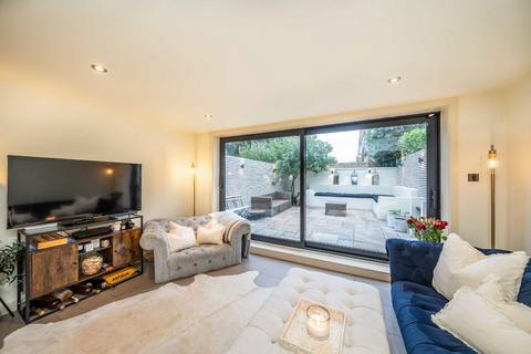 2 bedroom maisonette for sale, Barmouth Road, London SW18
