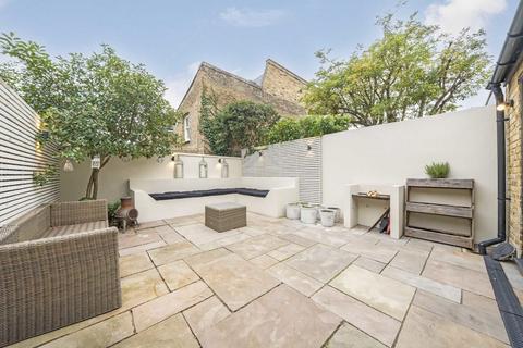 2 bedroom maisonette for sale, Barmouth Road, London SW18