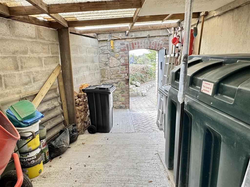 Covered Side Store