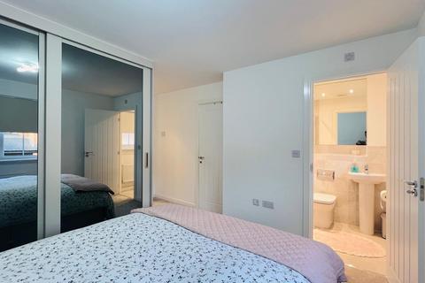 4 bedroom semi-detached house to rent, Whitworth Road , Newcastle upon Tyne NE4