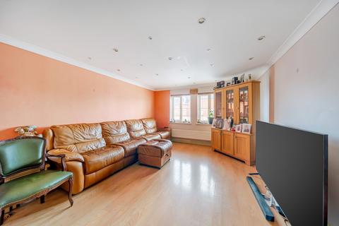 1 Rose Park Close, Hayes, UB4 9AT