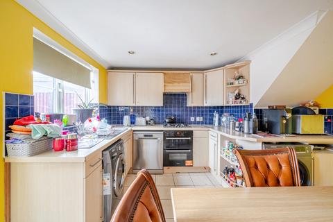 1 Rose Park Close, Hayes, UB4 9AT