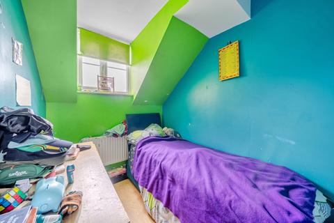 1 Rose Park Close, Hayes, UB4 9AT