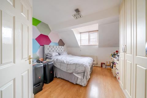 1 Rose Park Close, Hayes, UB4 9AT