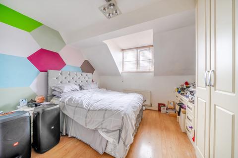 1 Rose Park Close, Hayes, UB4 9AT