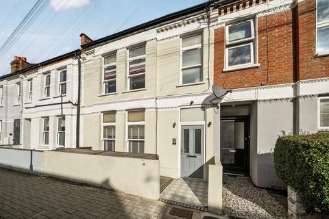 3 bedroom flat for sale, Coverton Road, London, SW17