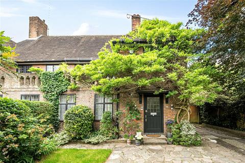 4 bedroom semi-detached house to rent, Raeburn Close, London, NW11