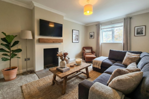 3 bedroom terraced house to rent, Weaverhead Close, Dunmow CM6
