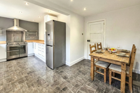 3 bedroom terraced house to rent, Weaverhead Close, Dunmow CM6