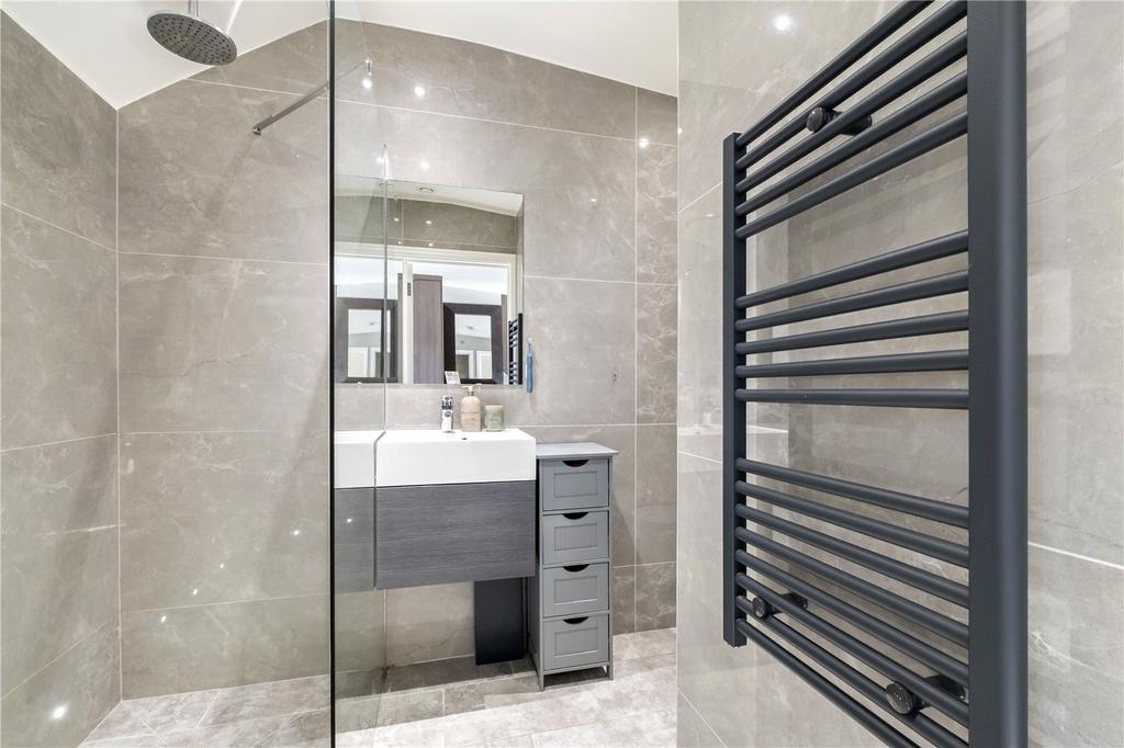 En-Suite Bathroom