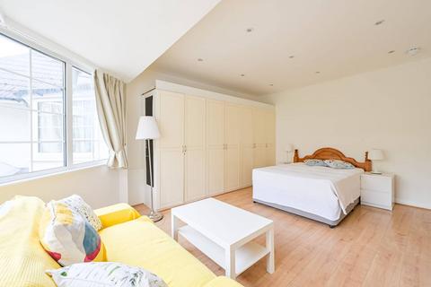 undefined, Clifton Gardens, Temple Fortune, London, NW11