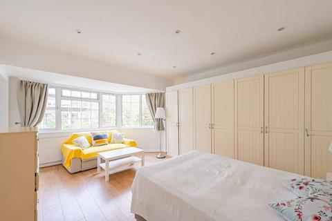 undefined, Clifton Gardens, Temple Fortune, London, NW11