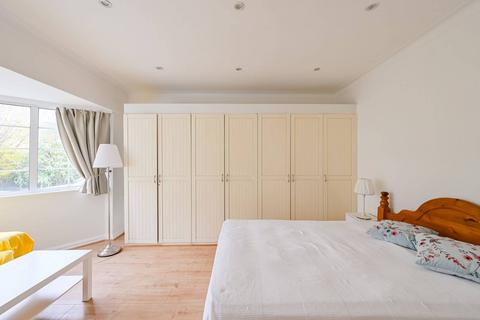 undefined, Clifton Gardens, Temple Fortune, London, NW11