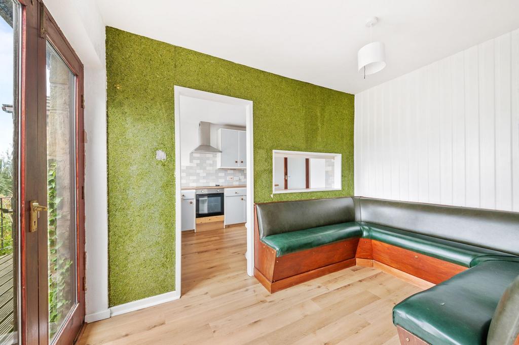 Breakfast / sitting area