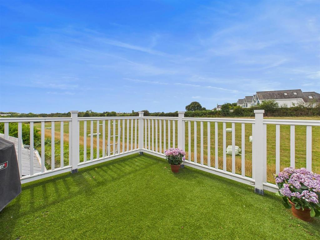 CAM04099 G0-PR0152-STILL029.jpg