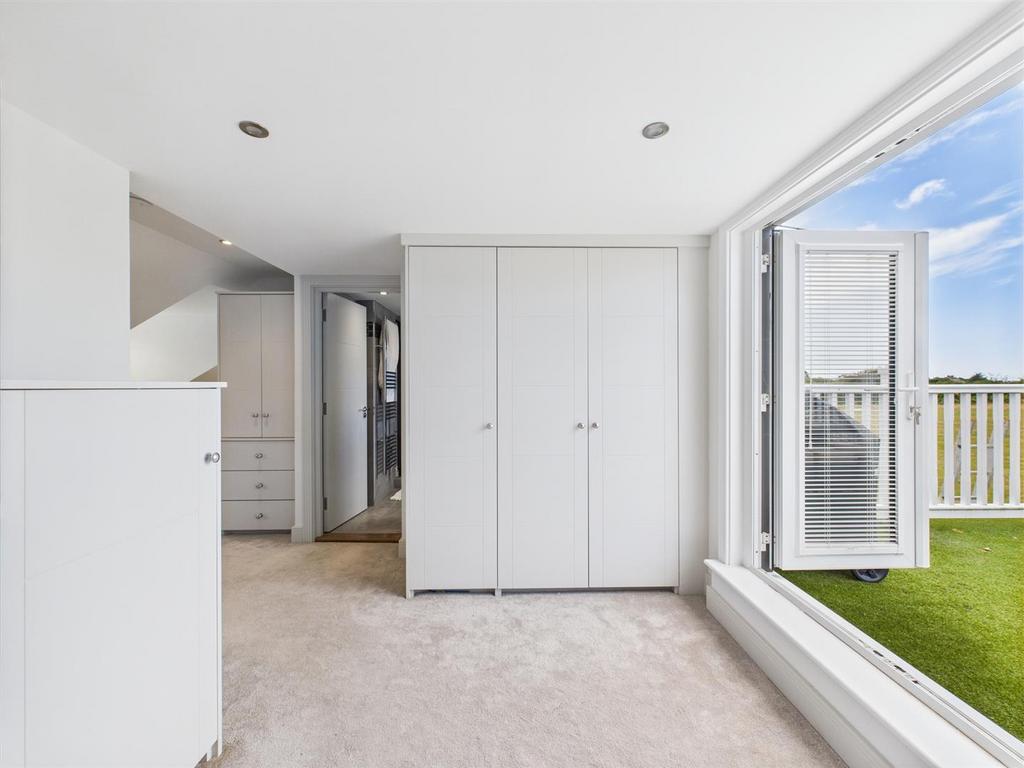 CAM04099 G0-PR0152-STILL024.jpg