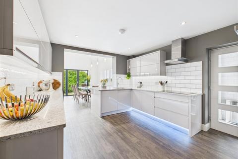 5 bedroom detached house for sale, Modern Contemporary 4/5 bedroom home, 2000 Sq/ft