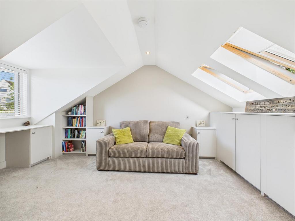 CAM04099 G0-PR0152-STILL028.jpg