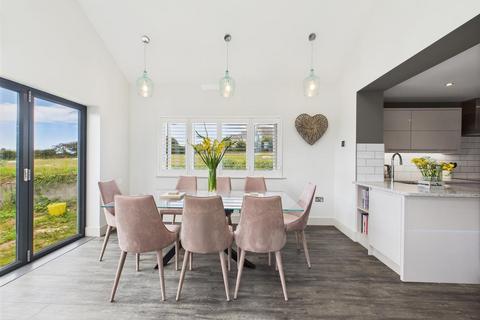 5 bedroom detached house for sale, Modern Contemporary 4/5 bedroom home, 2000 Sq/ft