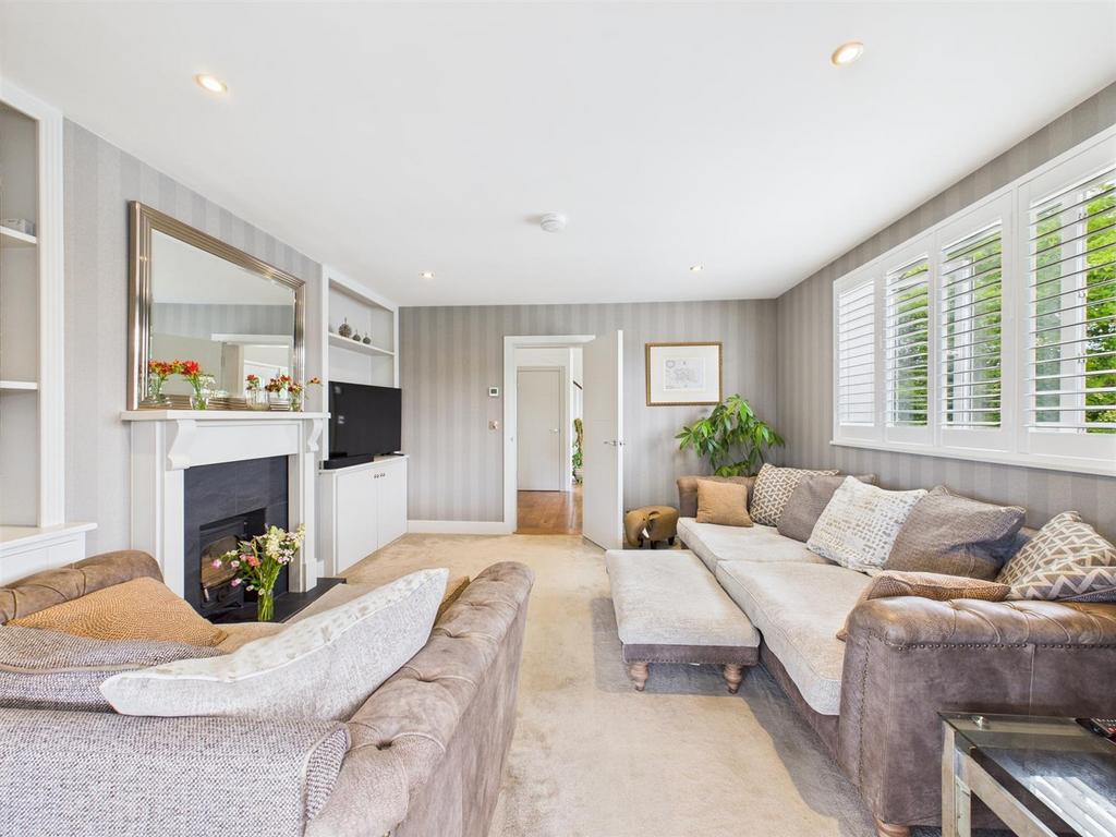 CAM04099 G0-PR0152-STILL019.jpg