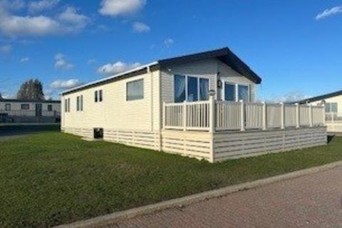 3 bedroom lodge for sale, Church Lane, CO5 8TJ