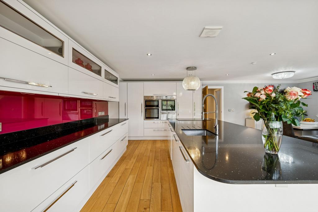 Open Plan Kitchen/Dining/Living Area