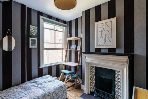 3 bedroom flat to rent, Felix Avenue, Crouch End, N8