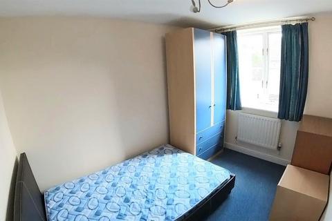 4 bedroom house to rent, Chervil Close, Manchester M14