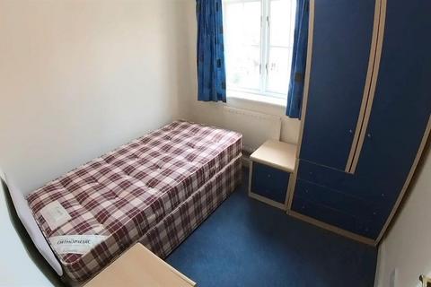 4 bedroom house to rent, Chervil Close, Manchester M14
