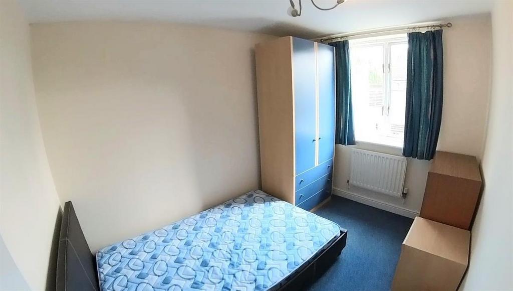 Bright, simply furnished double bedroom with a ...
