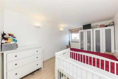 2 bedroom flat to rent, Argyll Road, London SE18