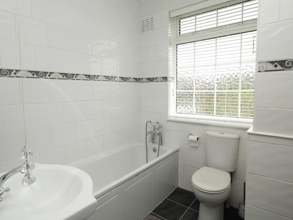 Bathroom suite