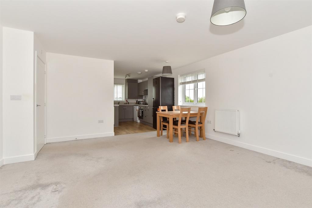 Lounge/Dining Area