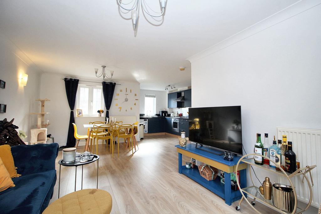 Lounge/Dining Area