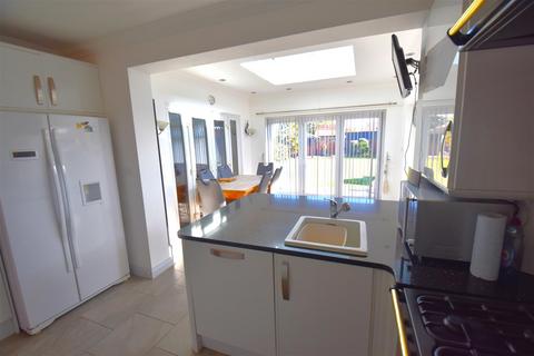 3 bedroom chalet for sale, Ashingdon Road, Rochford