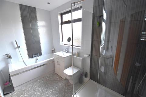 3 bedroom chalet for sale, Ashingdon Road, Rochford