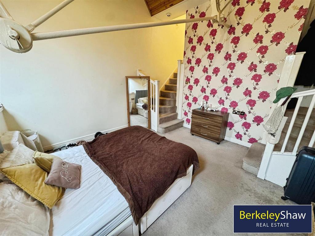 Master bedroom (2)
