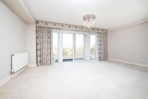 3 bedroom apartment for sale, Portered Block with Parking