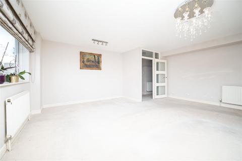 3 bedroom apartment for sale, Portered Block with Parking