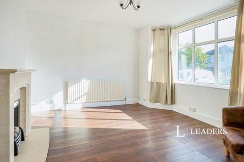 3 bedroom detached house to rent, Wroxham Road, BH12