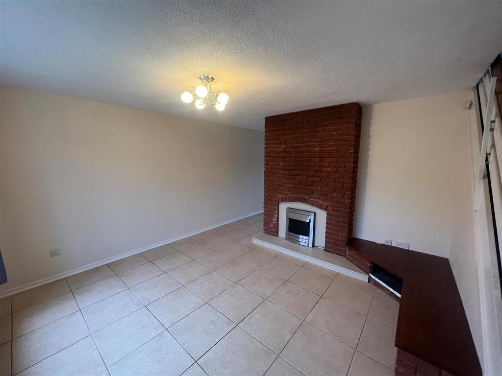 Living room 3.jpg