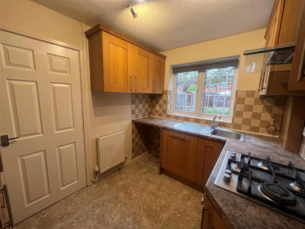 Kitchen 2.jpg