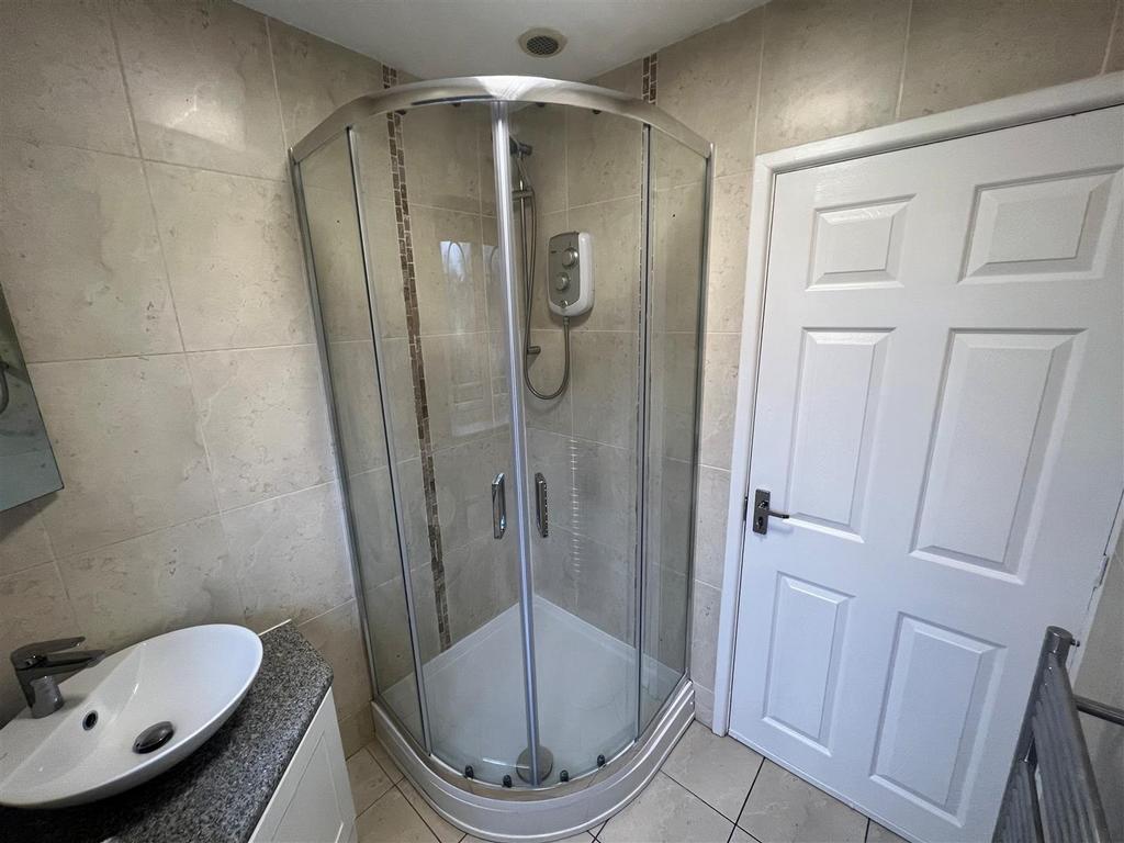 Bathroom 1.jpg
