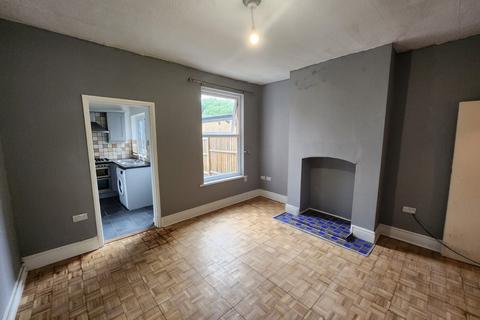 3 bedroom terraced house to rent, Marlborough Street, Nottingham NG7