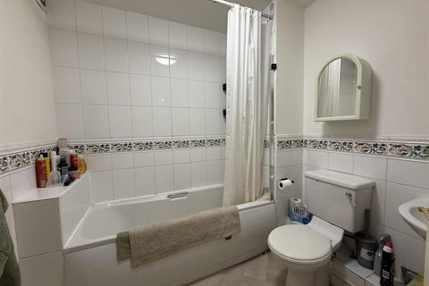 1 bedroom flat to rent, Wellington Row, London, e2