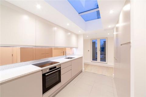 4 bedroom flat to rent, Penrose Mews, London SW6