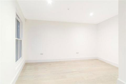 4 bedroom flat to rent, Penrose Mews, London SW6