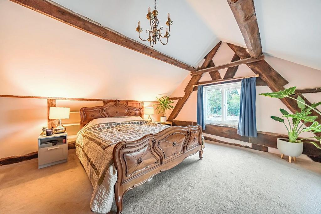 Bedroom 1.jpg