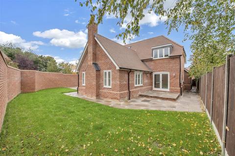 3 bedroom detached house for sale, Cherry Tree Close, Bury St. Edmunds