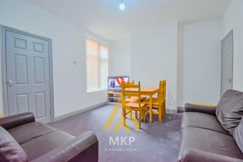 5 bedroom terraced house to rent, Raddlebarn Road, Selly Oak, Birmingham B29